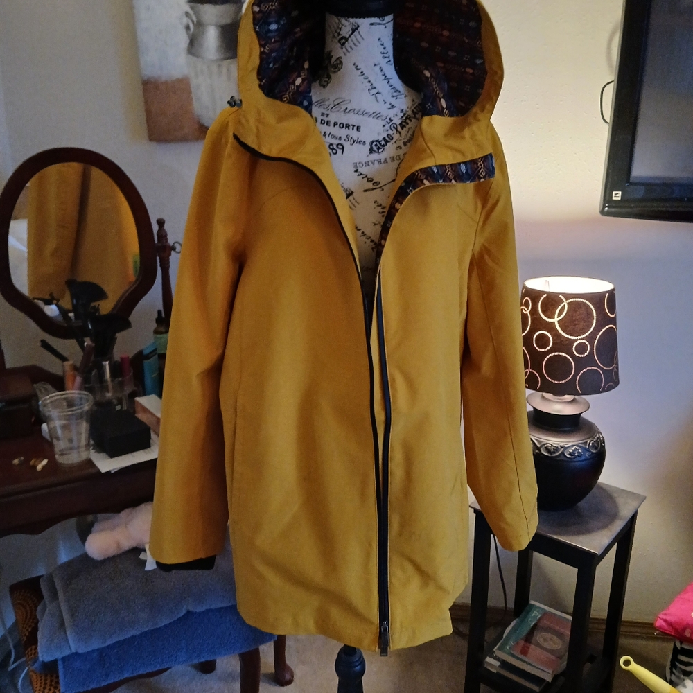 Ladies Pendleton Yellow Oversized Raincoat with Hood Great Condition! Used Twice